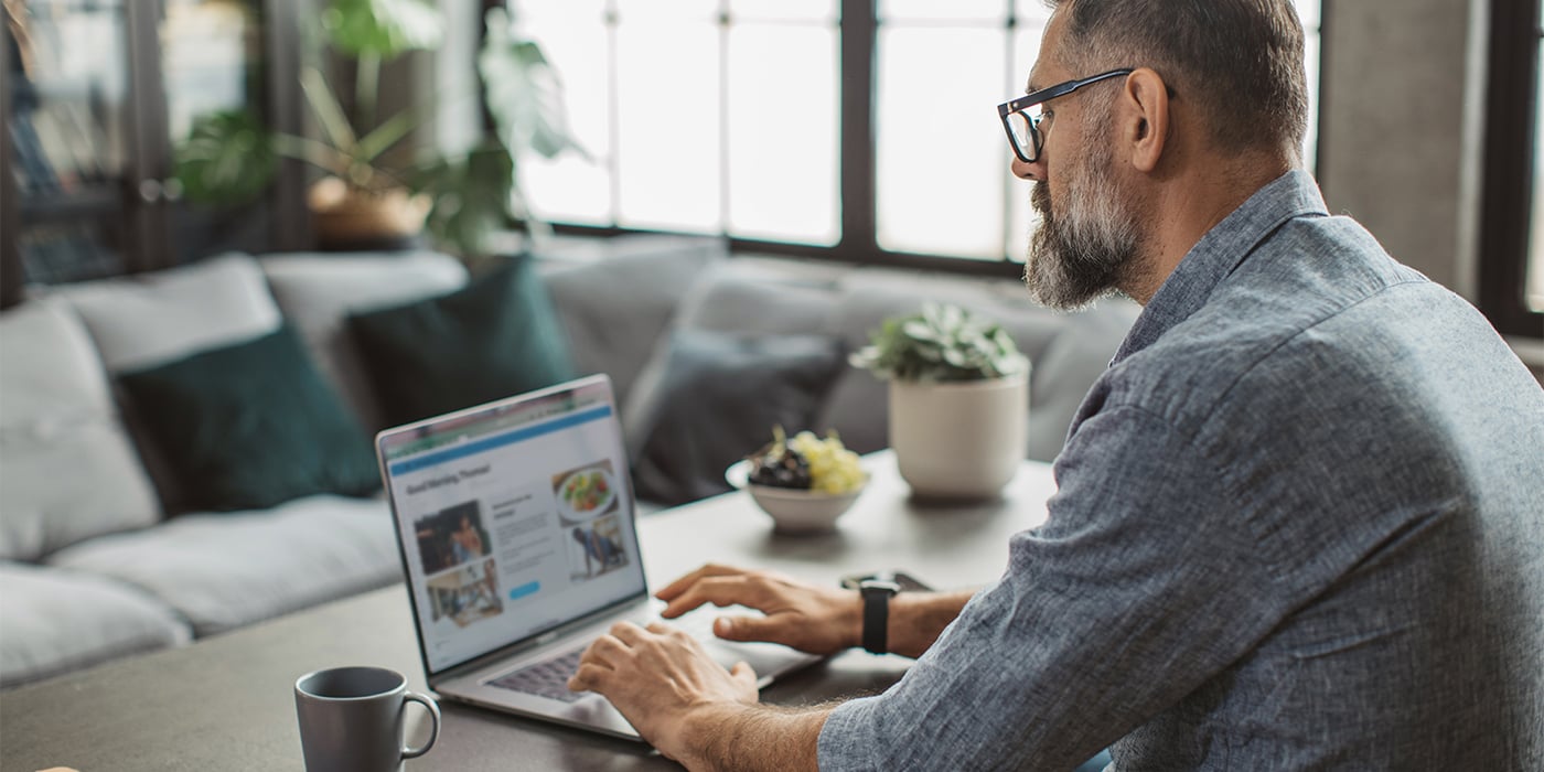 Employee on EAP website