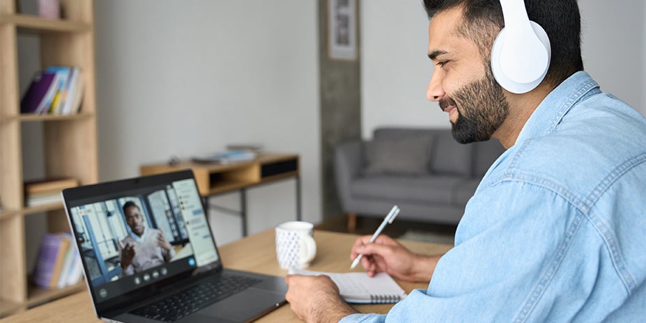 employee-on-laptop-talking-to-coach